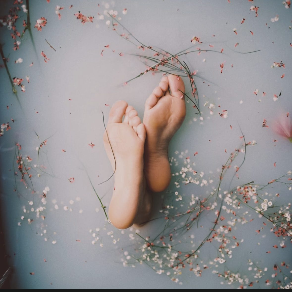 A cosmetic pedicure styled with flowers